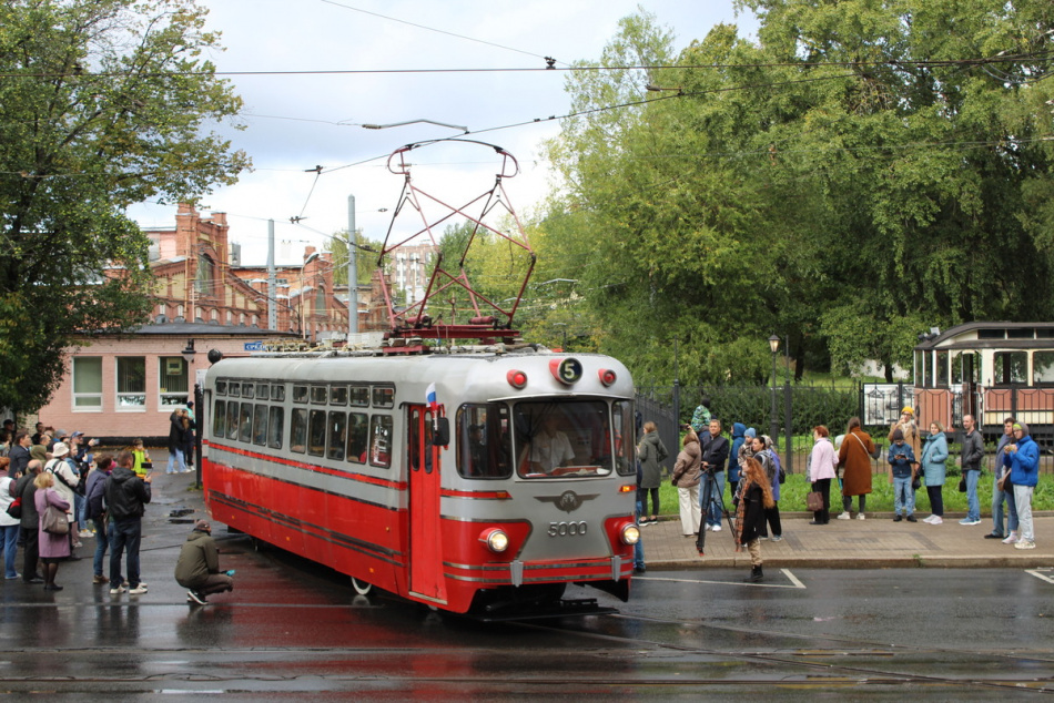 Парад ретротранспорта пройдёт в Петербурге